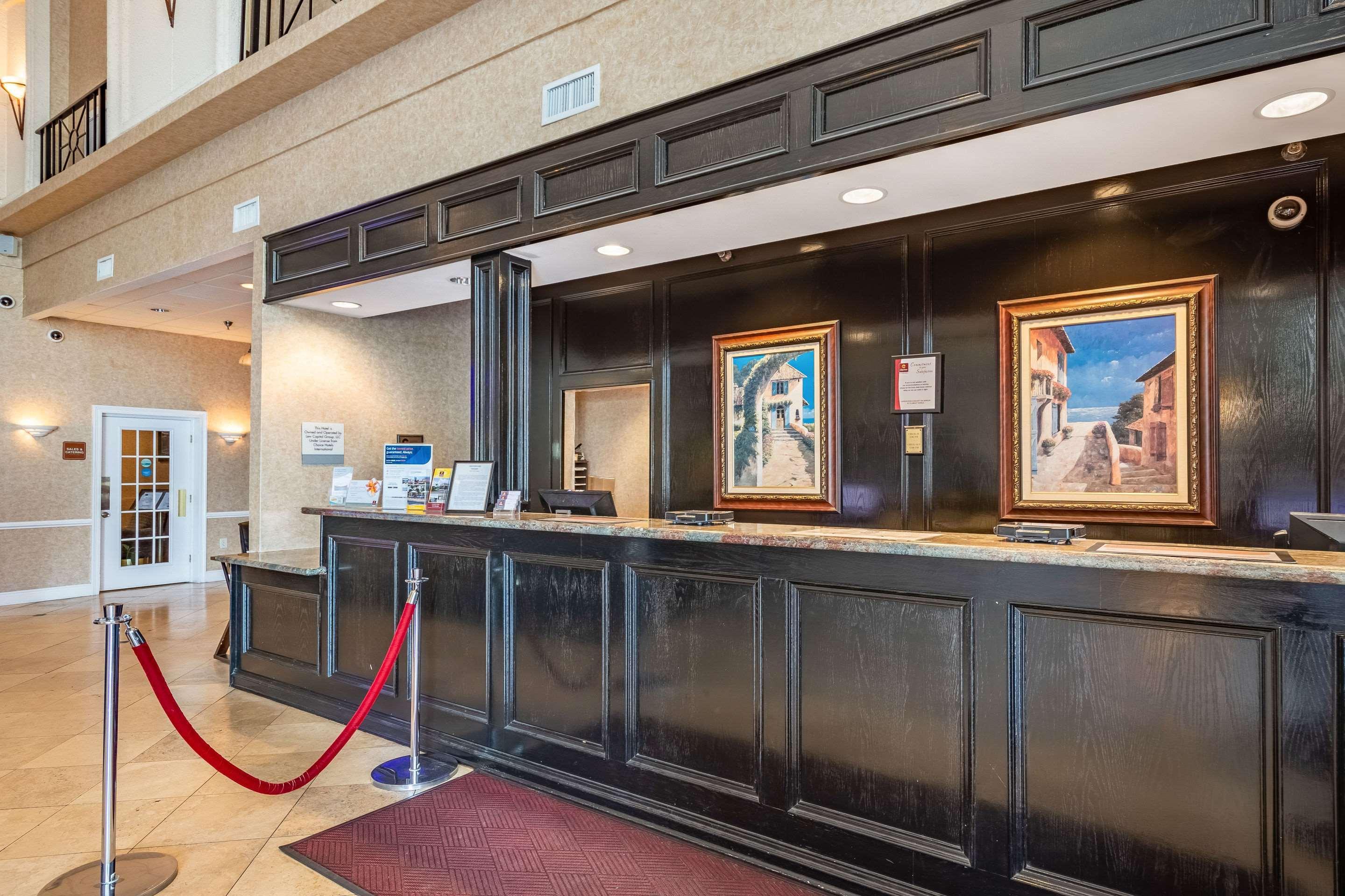 Clarion Inn & Suites Central Clearwater Beach Exterior photo