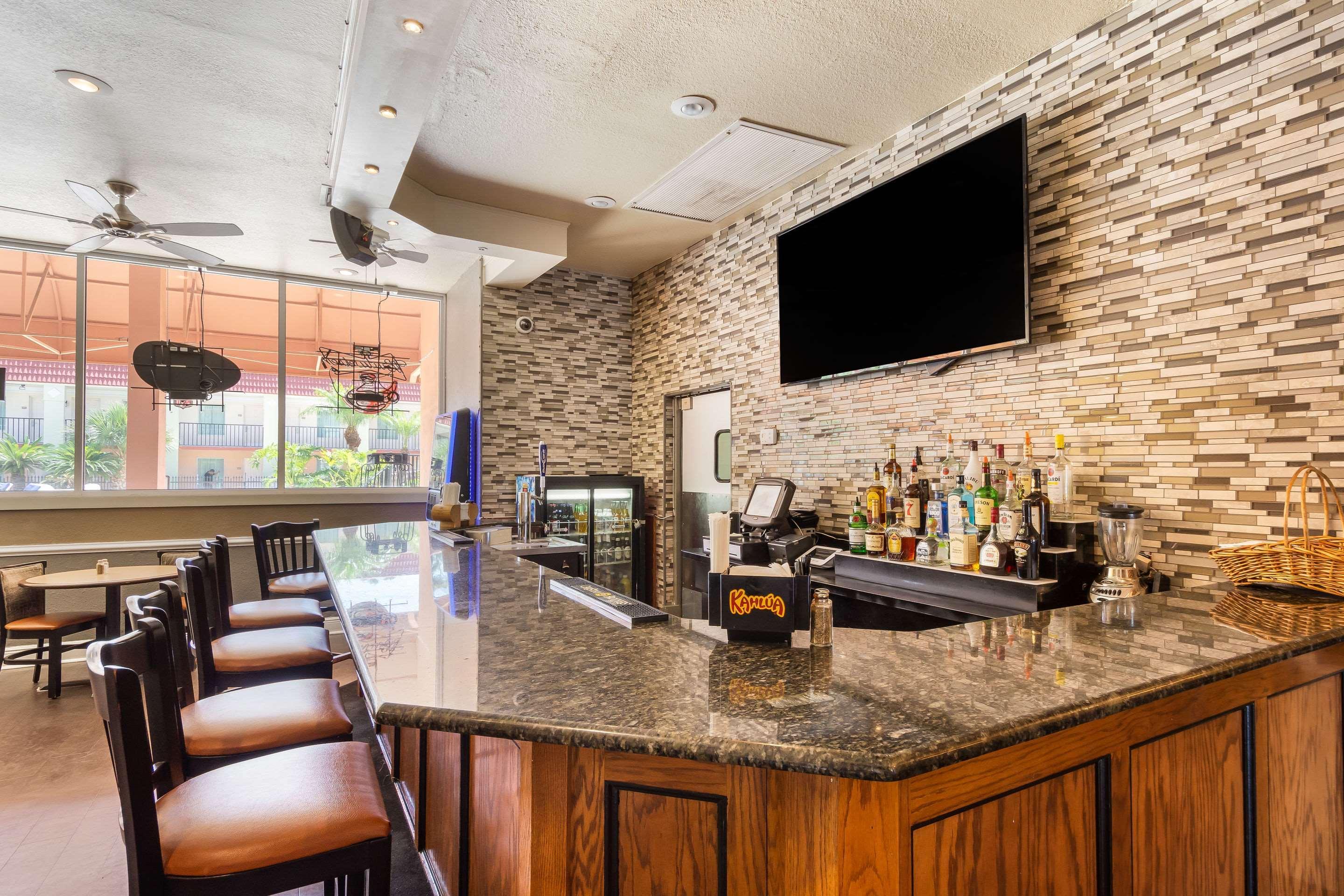 Clarion Inn & Suites Central Clearwater Beach Exterior photo