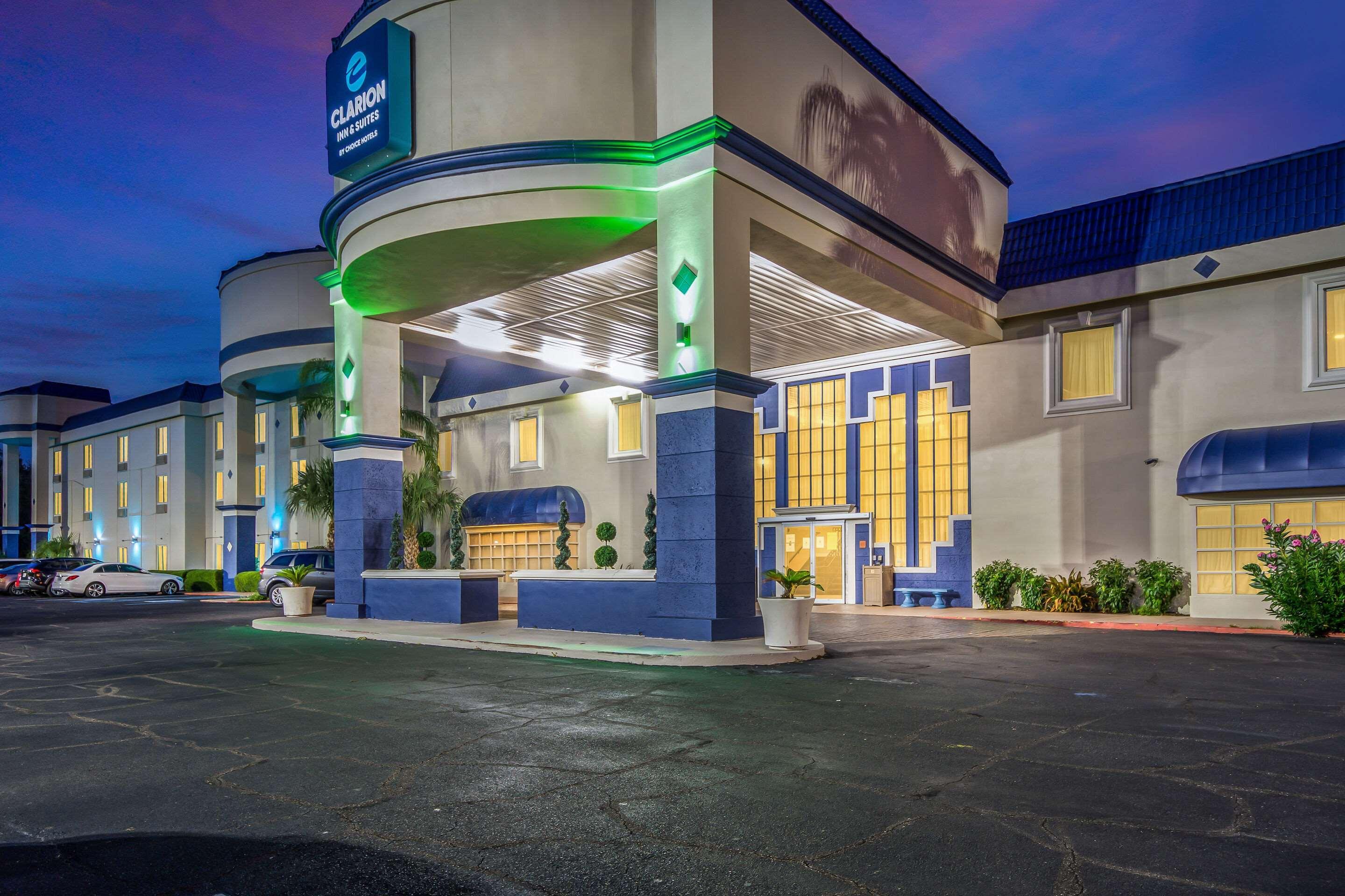 Clarion Inn & Suites Central Clearwater Beach Exterior photo
