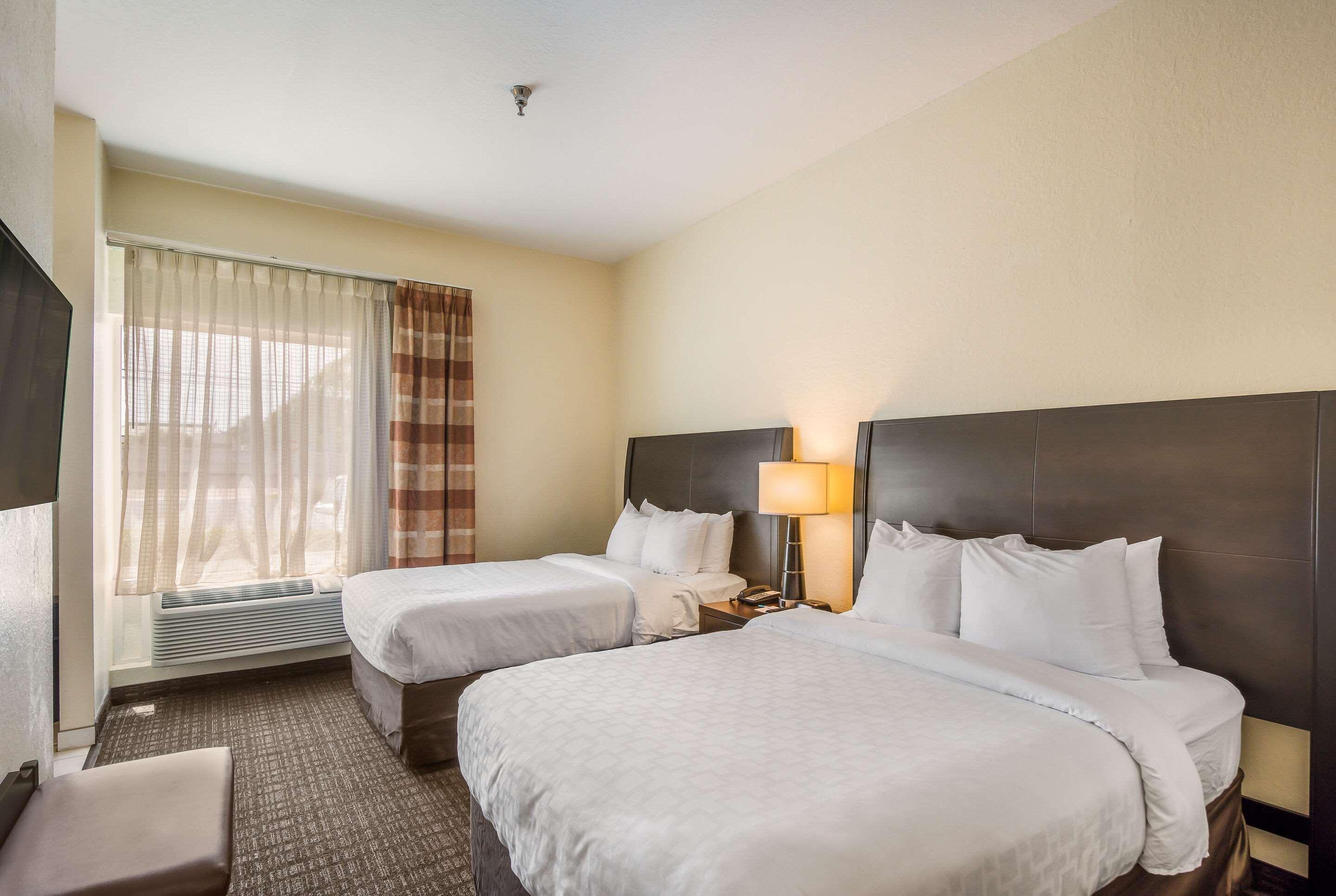 Clarion Inn & Suites Central Clearwater Beach Exterior photo