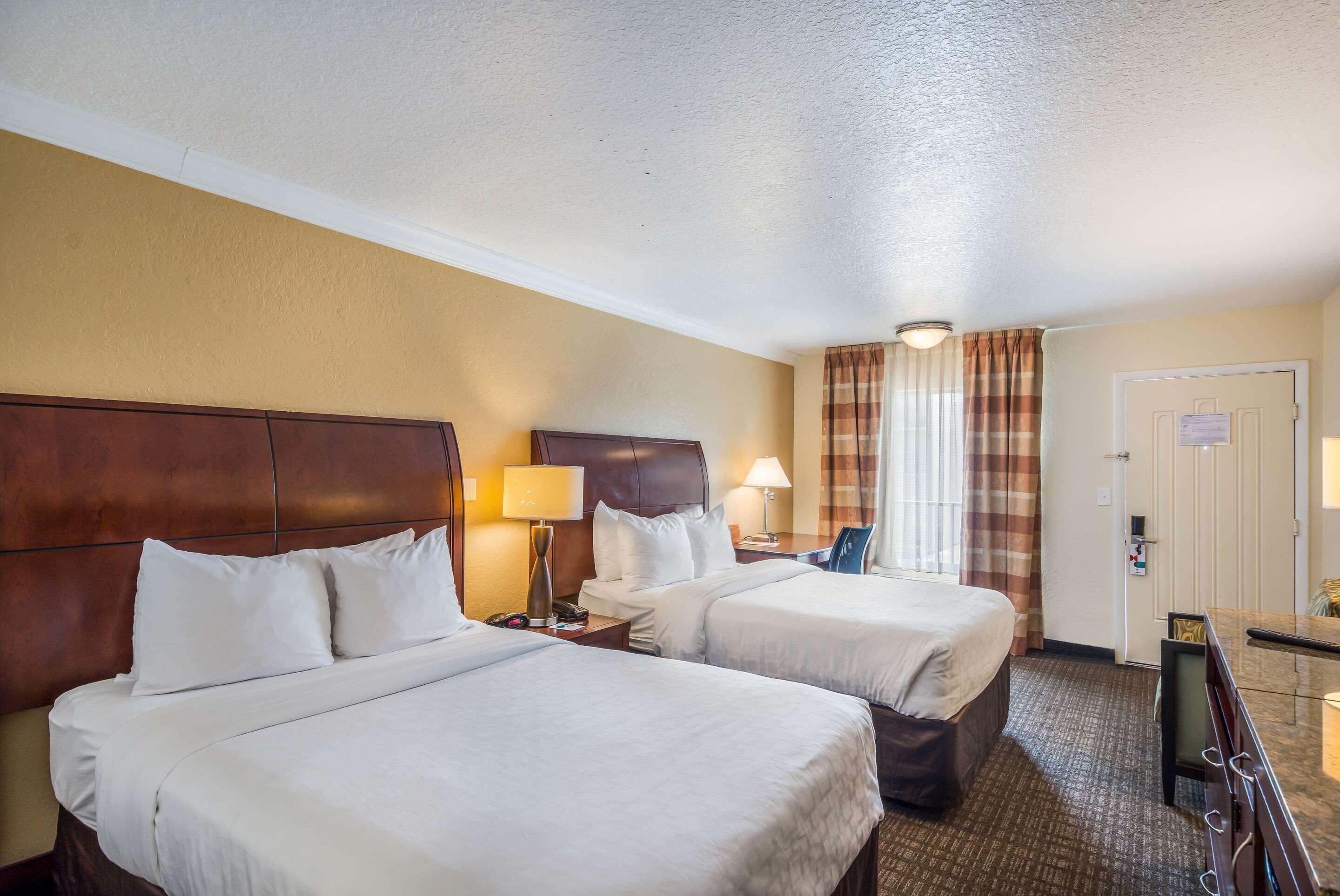 Clarion Inn & Suites Central Clearwater Beach Exterior photo