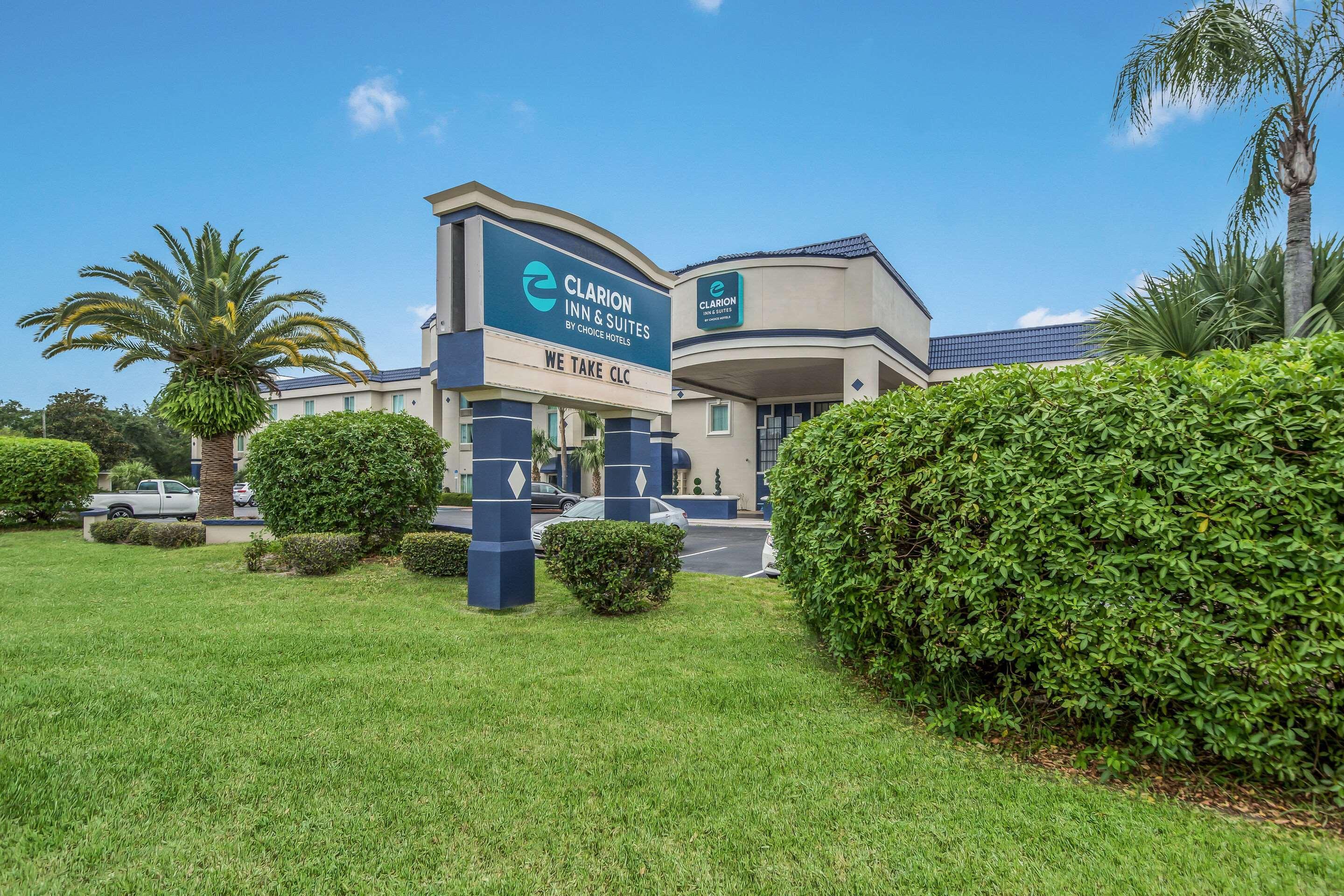 Clarion Inn & Suites Central Clearwater Beach Exterior photo